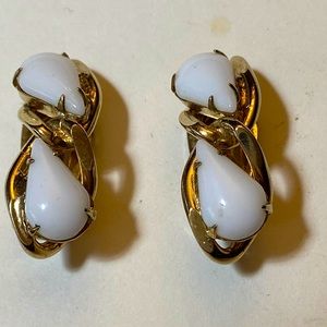 Reinad Vintage Gokdtone Clip On Earrings Milky Glass Double Stones